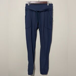 Lululemon Joggers navy blue size 6
